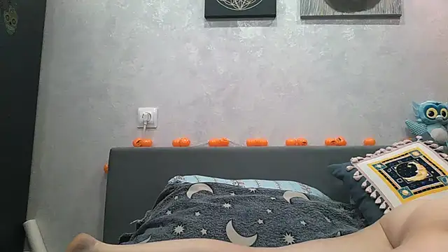 Snapshot of BlueXOwl chatting on November 7, 2025, 6:45 pm BlueXOwl online show from November 7, 2025, 6:45 pm