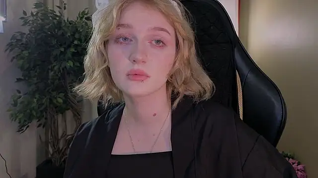 ELLIEJAY online show from February 25, 2026, 5:18 am