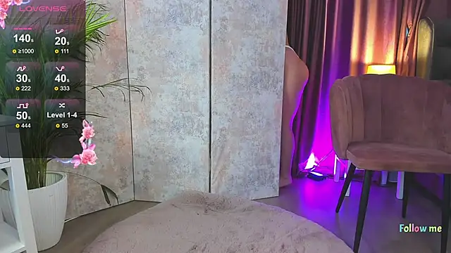 Snapshot of NicoleSteph chatting on March 17, 2025, 6:40 am NicoleSteph online show from March 17, 2025, 6:40 am