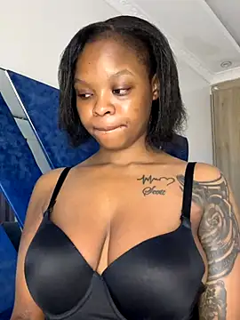 Snapshot of SexxyLunar chatting on November 18, 2025, 9:40 pm SexxyLunar online show from November 18, 2025, 9:40 pm