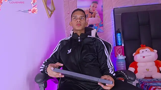 dilan alfonzo online show from March 13, 2026, 4:06 am