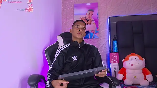 dilan alfonzo online show from April 7, 2026, 3:41 am