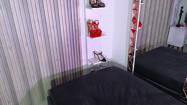 Snapshot of LissaWiild chatting on September 29, 2025, 8:14 pm LissaWiild online show from September 29, 2025, 8:14 pm