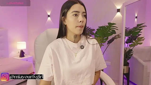 miagomezweb1 online show from October 20, 2025, 12:27 pm