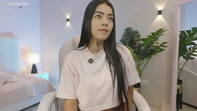 miagomezweb1 online show from September 20, 2025, 12:32 pm