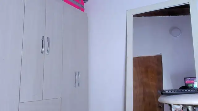 Kendall Hotsexy x online show from March 25, 2026, 6:35 am