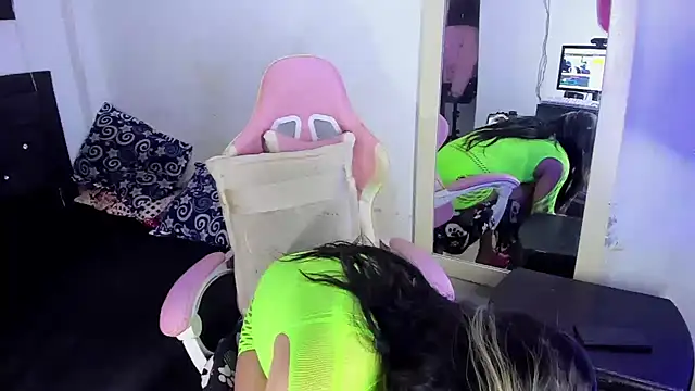 Snapshot of blonde_girl01 chatting on February 3, 2026, 7:52 pm blonde girl01 online show from February 3, 2026, 7:52 pm