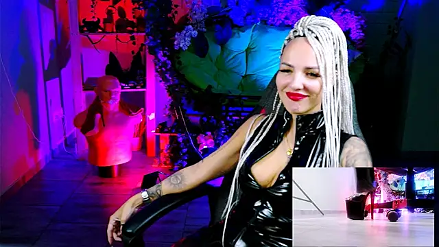 MonicaMaxwel online show from November 8, 2025, 10:52 am