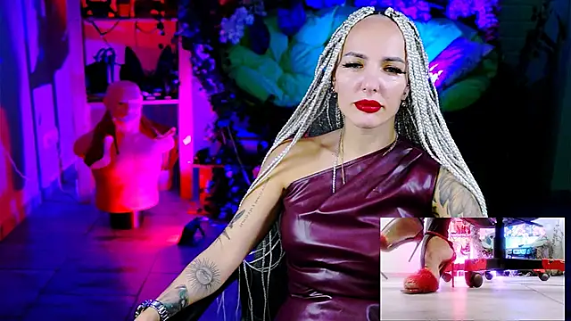 MonicaMaxwel online show from November 7, 2025, 10:31 am