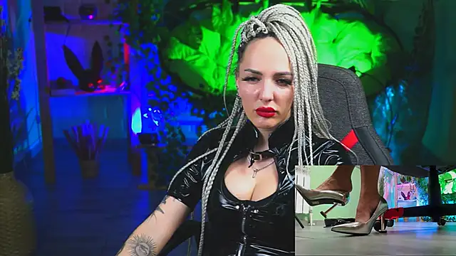 Snapshot of MonicaMaxwel chatting on March 3, 2025, 3:32 pm MonicaMaxwel online show from March 3, 2025, 3:32 pm