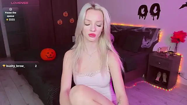 AleksaBlonde online show from November 3, 2025, 5:34 am