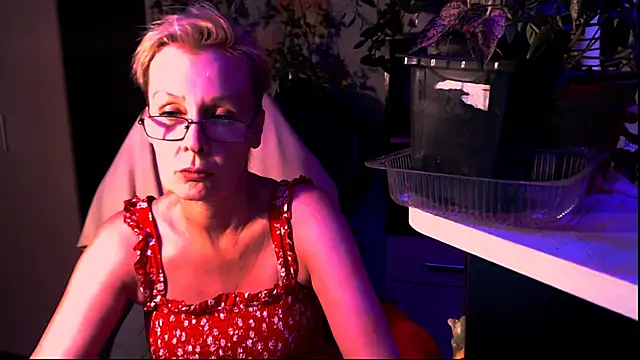 HelgaHimmell online show from June 29, 2026, 7:35 pm