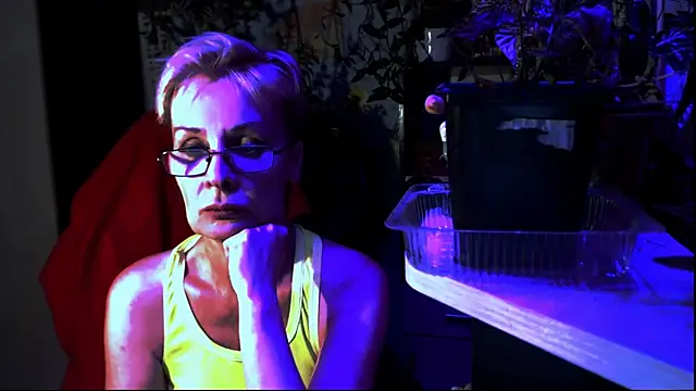 HelgaHimmell online show from July 5, 2026, 8:05 pm