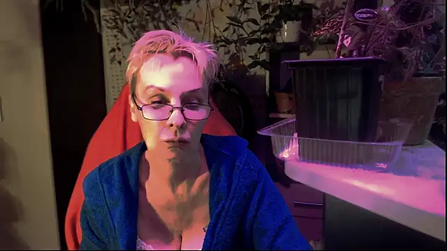 HelgaHimmell online show from July 27, 2026, 5:53 pm