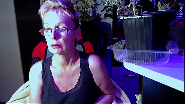 HelgaHimmell online show from June 26, 2026, 6:58 pm