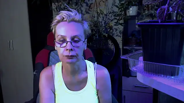 HelgaHimmell online show from July 17, 2026, 4:15 pm