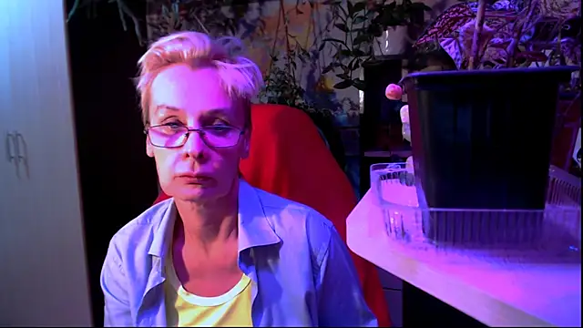 HelgaHimmell online show from July 21, 2026, 8:21 pm