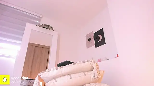 nicolette bale online show from January 6, 2026, 1:04 pm