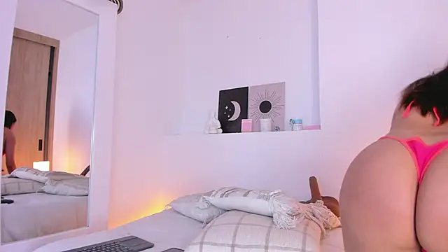 nicolette bale online show from April 19, 2026, 3:35 pm