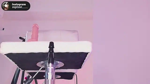 Angelst   online show from November 17, 2025, 7:01 am