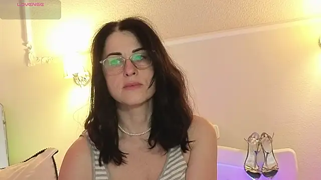 Snapshot of MonicaMelano chatting on April 12, 2026, 4:38 am MonicaMelano online show from April 12, 2026, 4:38 am