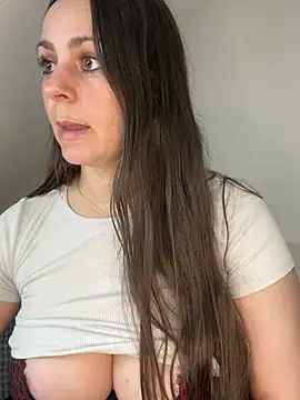 Snapshot of Loella-Rose chatting on April 12, 2026, 11:24 am Loella-Rose online show from April 12, 2026, 11:24 am