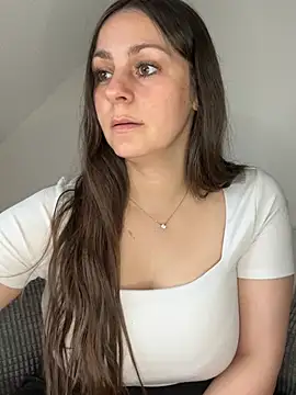 Snapshot of Loella-Rose chatting on April 13, 2026, 7:23 am Loella-Rose online show from April 13, 2026, 7:23 am