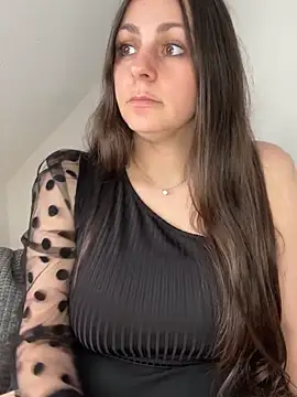 Snapshot of Loella-Rose chatting on April 10, 2026, 3:41 pm Loella-Rose online show from April 10, 2026, 3:41 pm