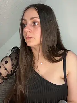 Snapshot of Loella-Rose chatting on April 9, 2026, 8:37 pm Loella-Rose online show from April 9, 2026, 8:37 pm