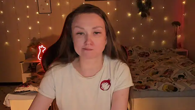 desperatehousewife   online show from April 14, 2026, 7:08 pm