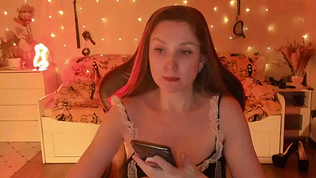 Snapshot of desperatehousewife__ chatting on December 13, 2025, 8:04 pm desperatehousewife online show from December 13, 2025, 8:04 pm