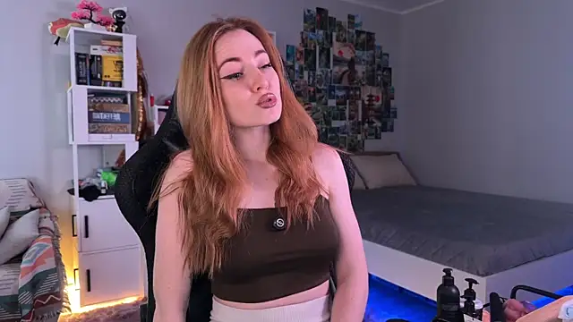 LinaWitch online show from October 26, 2025, 11:10 am