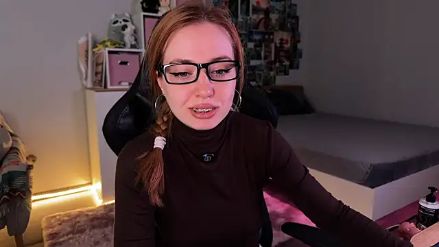 LinaWitch online show from November 17, 2025, 6:17 am