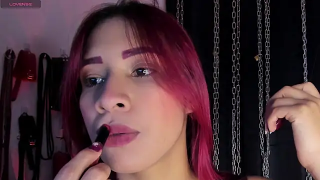 Snapshot of charrlotte_quinn chatting on May 28, 2026, 12:33 pm charrlotte quinn online show from May 28, 2026, 12:33 pm