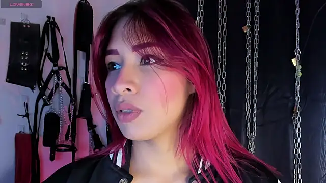 Snapshot of charrlotte_quinn chatting on May 25, 2026, 12:37 pm charrlotte quinn online show from May 25, 2026, 12:37 pm