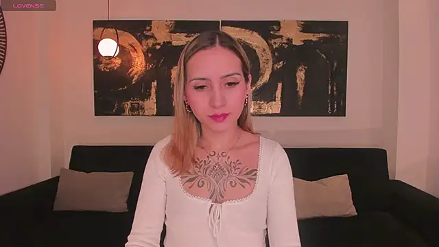 Snapshot of MollySundersX chatting on January 12, 2026, 12:06 am MollySundersX online show from January 12, 2026, 12:06 am