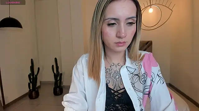 Snapshot of MollySundersX chatting on January 17, 2026, 8:45 pm MollySundersX online show from January 17, 2026, 8:45 pm