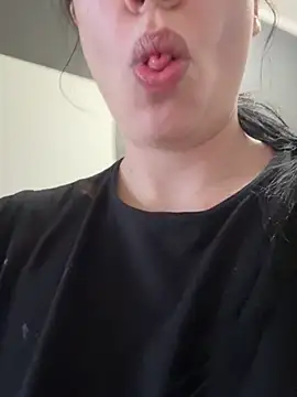 Snapshot of czruz chatting on March 30, 2026, 1:45 pm czruz online show from March 30, 2026, 1:45 pm