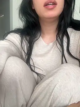 Snapshot of czruz chatting on April 13, 2026, 7:01 am czruz online show from April 13, 2026, 7:01 am