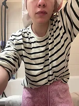 Snapshot of czruz chatting on April 3, 2026, 7:04 am czruz online show from April 3, 2026, 7:04 am