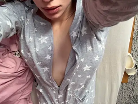 Snapshot of czruz chatting on March 21, 2026, 8:19 am czruz online show from March 21, 2026, 8:19 am