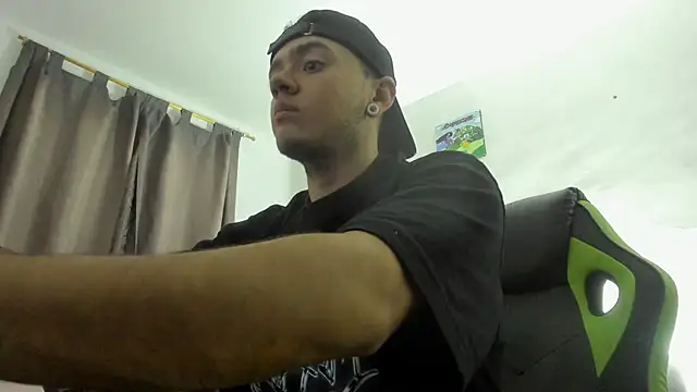 Snapshot of male_pussy chatting on February 12, 2026, 12:10 am male pussy online show from February 12, 2026, 12:10 am