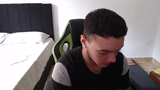 Snapshot of male_pussy chatting on February 15, 2026, 7:35 pm male pussy online show from February 15, 2026, 7:35 pm