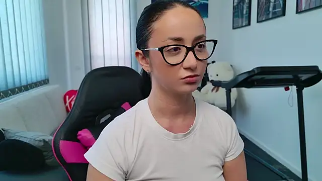 Snapshot of KatherineRyder chatting on April 19, 2026, 10:27 am KatherineRyder online show from April 19, 2026, 10:27 am