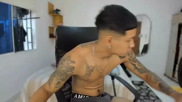 Snapshot of slim_master12 chatting on September 9, 2025, 11:52 am slim master12 online show from September 9, 2025, 11:52 am