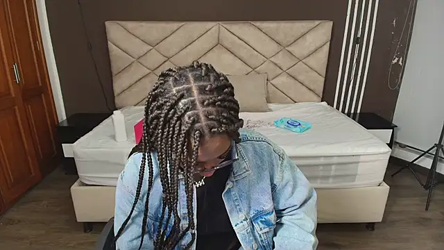 Snapshot of Raquel_jones chatting on September 20, 2025, 12:10 pm Raquel jones online show from September 20, 2025, 12:10 pm