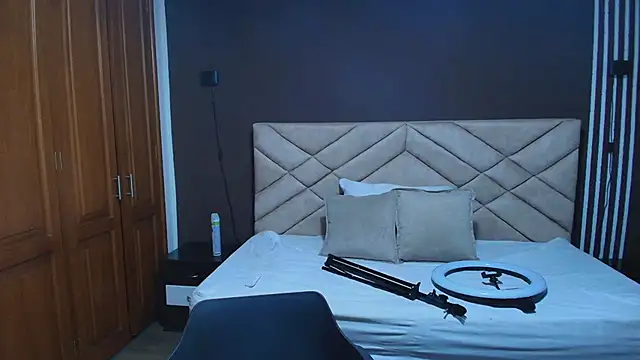 Snapshot of Raquel_jones chatting on November 15, 2025, 11:36 am Raquel jones online show from November 15, 2025, 11:36 am