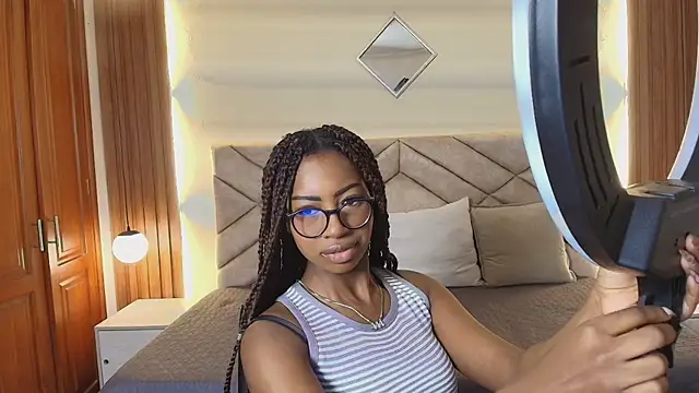 Snapshot of Raquel_jones chatting on May 19, 2026, 12:34 pm Raquel jones online show from May 19, 2026, 12:34 pm