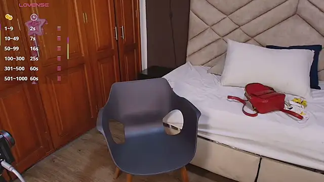 Snapshot of Raquel_jones chatting on January 18, 2026, 11:46 am Raquel jones online show from January 18, 2026, 11:46 am