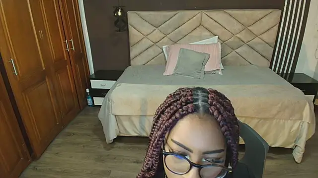 Snapshot of Raquel_jones chatting on March 17, 2025, 12:14 pm Raquel jones online show from March 17, 2025, 12:14 pm